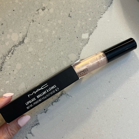 MAC Be Seen Lipglass BNIB - Picture 1 of 3